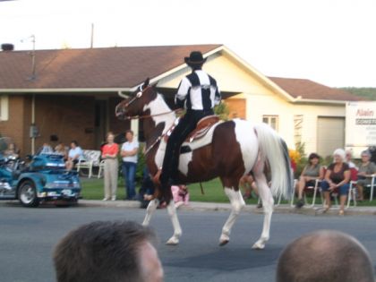 beau paint a la parade du festival des gourmands