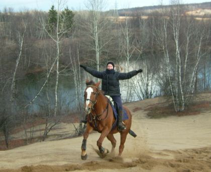 Sur ma jument en rando aujourd'hui dans les pites! 6 déc. 09. :)