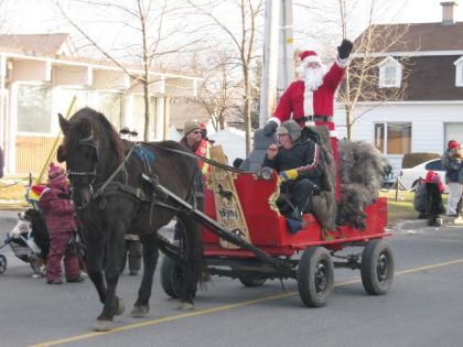 C'était La Parade Du Père Noel A St-Lambert Rie Sud De Québec...