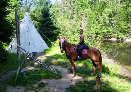 Sur ma jument sur le site du Baluchon de St-Paulin!  y'avait des...