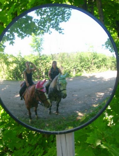 Nous n'avions personne pour nous prendre en photo...Mimi a...