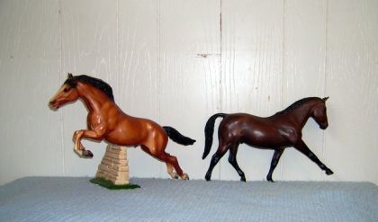 2 chevaux Breyer que j'ai achetée dans un encan! Je les trouve...