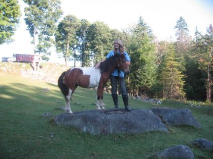 Moi et J-C cet été ! Je lui avais appris a monter sur les roches...