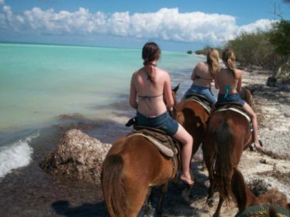 Randonnée a cheval sur la plage à Cuba :D