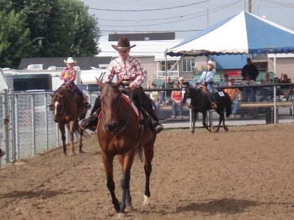 Fred et Nelly pendant leur classe de plaisance western . Jeux...