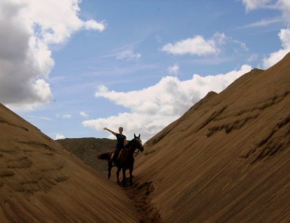 Du haut du pite de sable et de ma jument...! Je vous salut! :)