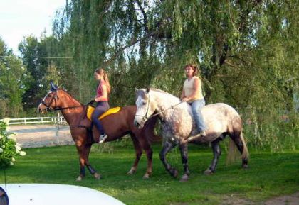 Moi et ma fille, on part en rando bareback, Bye! :)