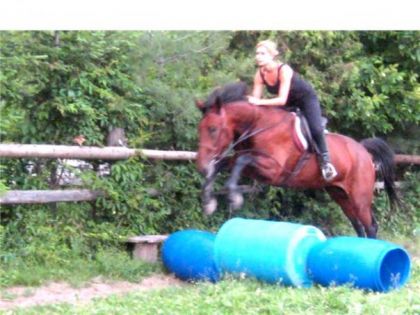 Nos d&eacute;buts au saut avec Mia!