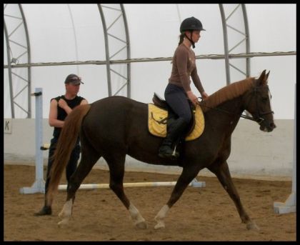 Moi et mon ancienne jument au trot &agrave; un cours, 3 mai 2010.