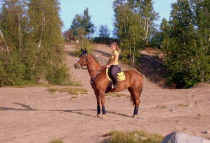 Je suis sur ma jument en rando! :)
