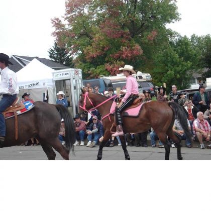 C'est Marilou tout en rose !!!  C'est hier à la parade de...