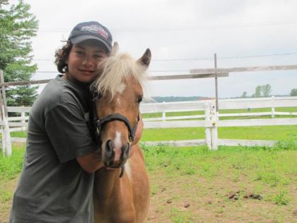 moi et kachou le poney de mon amie !