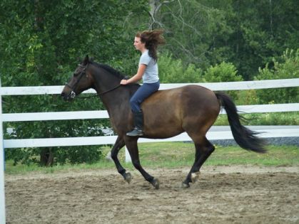 au canter :)   jai pas une belle face en pleine action...pas...