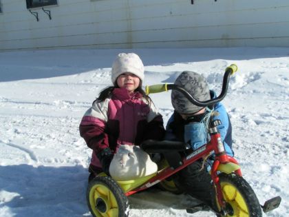 les enfants et le lapine Princess