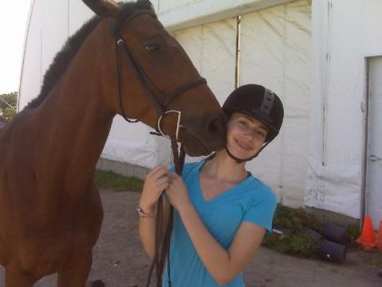 Mon chval qui me fait un bec ;) Samedi après que je l'ai rider...