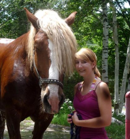 Moi et King Kyrr :) Le plus gros cheval que j'ai cotoyé de ma...