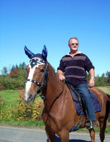 Mon père sur ma jument Jolly! Fallait bien prendre ça en photos!...