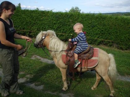 Mon bébé sur Bizou ,il suivait deja le rythme c,etait trop cute!