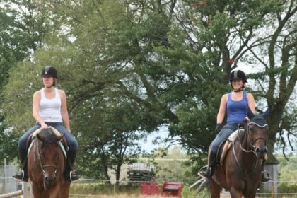 Moi avec bottom bay et louka avec mon cheval !