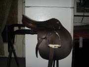 Selle Close contact Barnsby 16 1/2 a vendre avec...