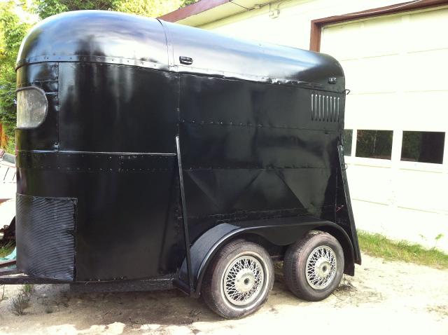 Petite remorque 2 places, small 2 horse trailer for sale.