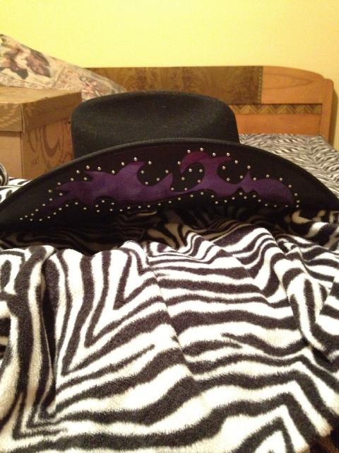 chapeau Charlie 1 Horse Mauve avec diamants