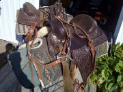 2 selles 500$ chaque avec équipement.