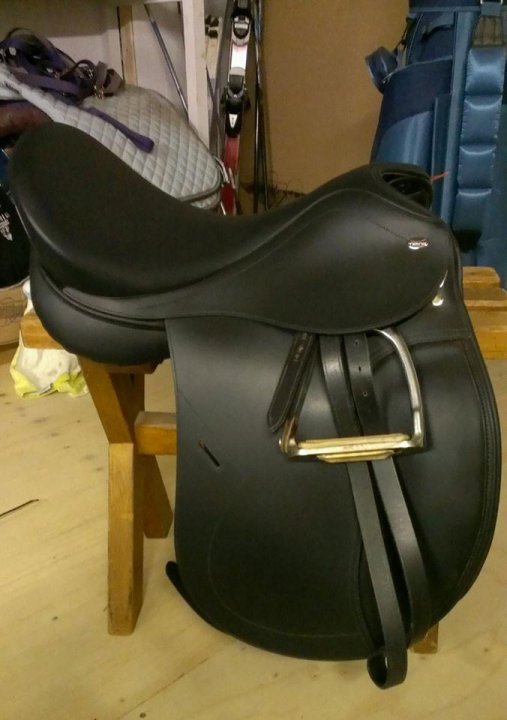 Selle de dressage FAITES UN OFFRE