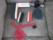 kit de brosse et support pour selle NEUF