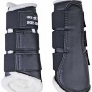 Voici les bottes de dressage pour cheval ( ce sont des guêtres mais j'aime les appeler comme  ça !):)