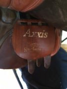 Selle Courbette à vendre -Axis