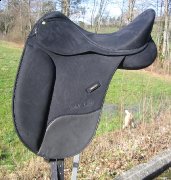 recherche selle de dressage 17.5 ou 18 en micro...