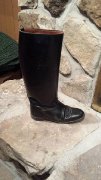 Equipement: Veston, bottes, gants, étrivière, bride etc