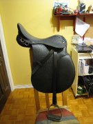 Selle classique tout usage noir neuve 17''