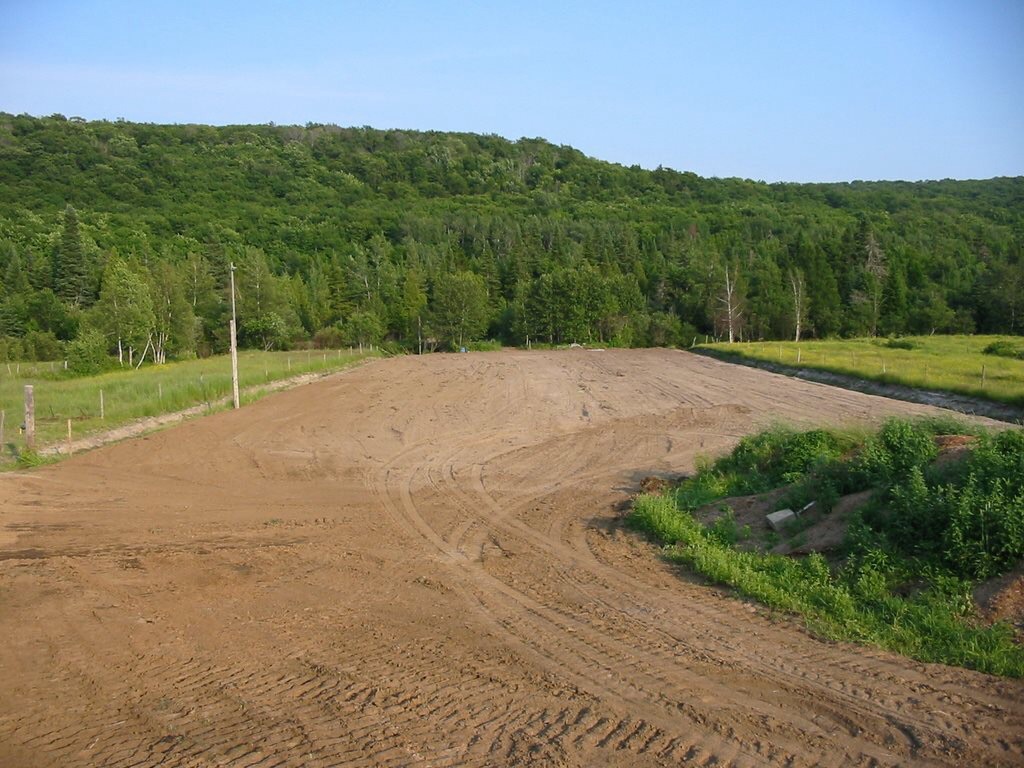 Paddock sur sable pour entraînement dans un site enchanteur