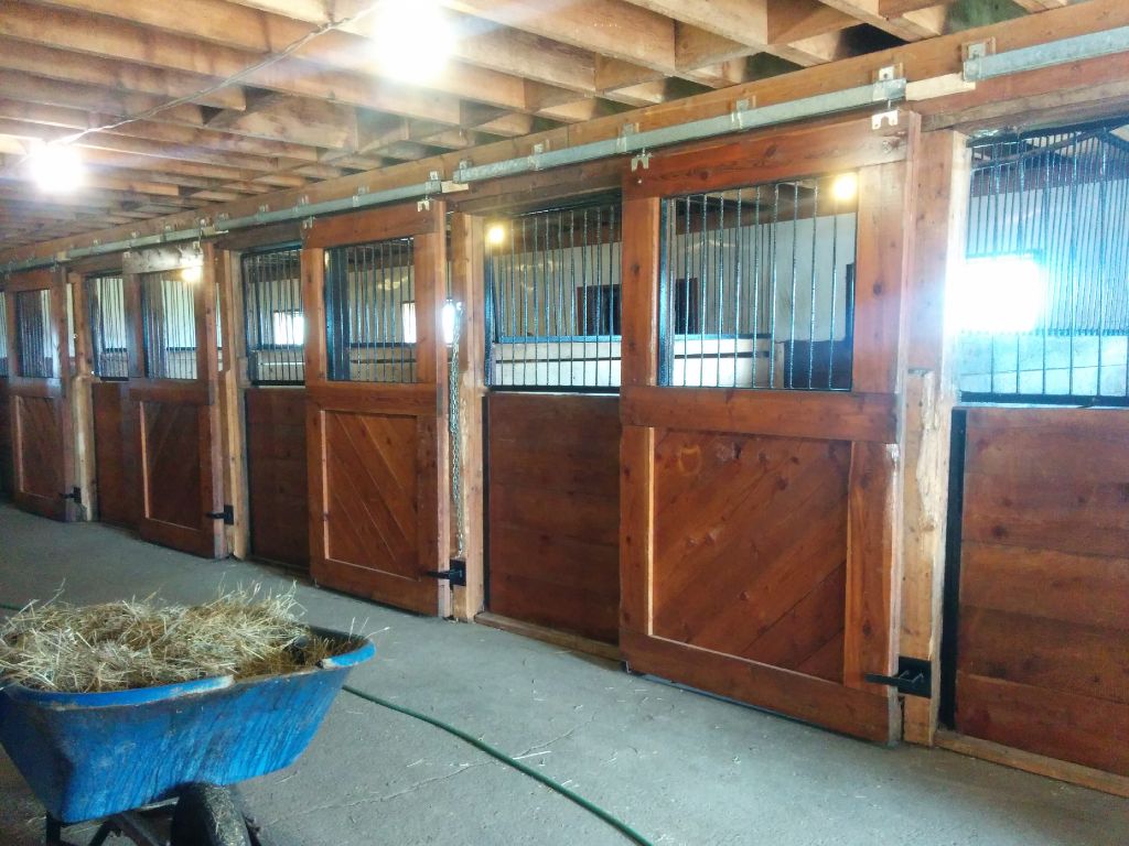 ECURIE A LOUER - STABLE FOR RENT Rive-sud, South Shore