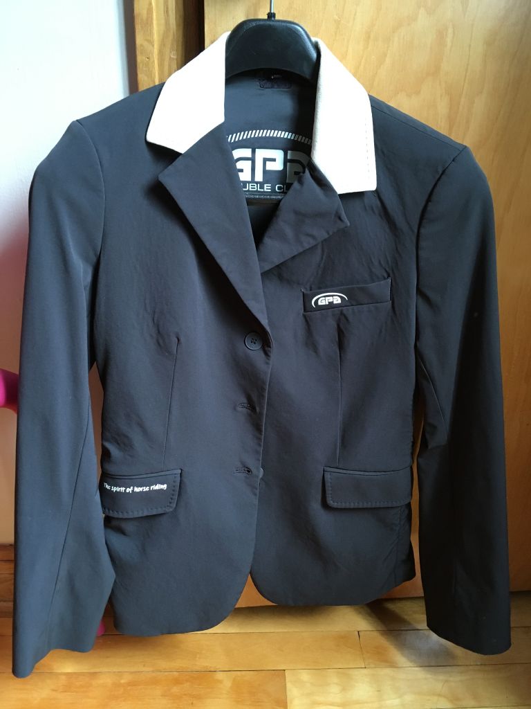 Vestons et chemises à vendre