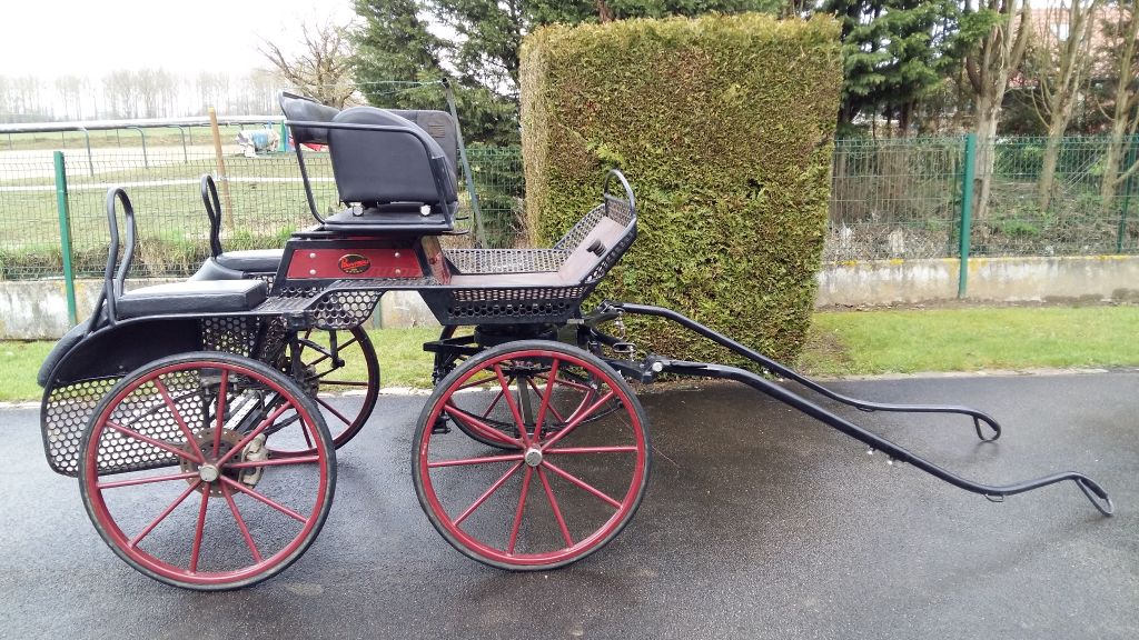 vend voitue hippomobile marathon