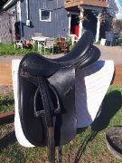 SELLE DE DRESSAGE À VENDRE