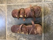 Polos, guêtres(western et classique) et cloches à vendre