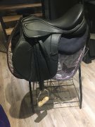 Plusieurs choses à vendre, selle, équipement, ++