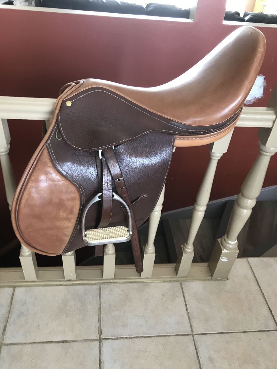 Selle classique Aventi 19 pouces