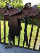 selle pour cheval pesant environ 1,500 livres