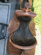selle pour cheval pesant environ 1,500 livres