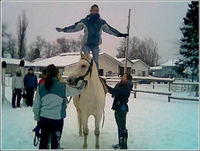 Voici moi et Magic ! Moi etant sur lui, comme sur la photo, cetait super ! Il a fait cA comme un grand !