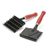 Je lave rarement mes brosses, mais chu &agrave; la vieille mani&egrave;re anglaise d'avoir un nettoyeur &agrave; brosse en metal dans ma main gauche pour passer mes...