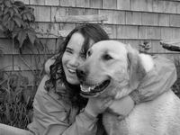 Nous on a une labrador noire, une border collie noire(frisee!) et un golden/labrador blond.  Avant on avait un autre border collie de 2/3 ans mais...