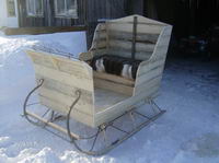 salut tout le monde ,moi c'est une p'tite sleigh que j'ai fabriquer cette hiver mais ca va pas bien pas d'equipement rien encore ( atellage ,selle...