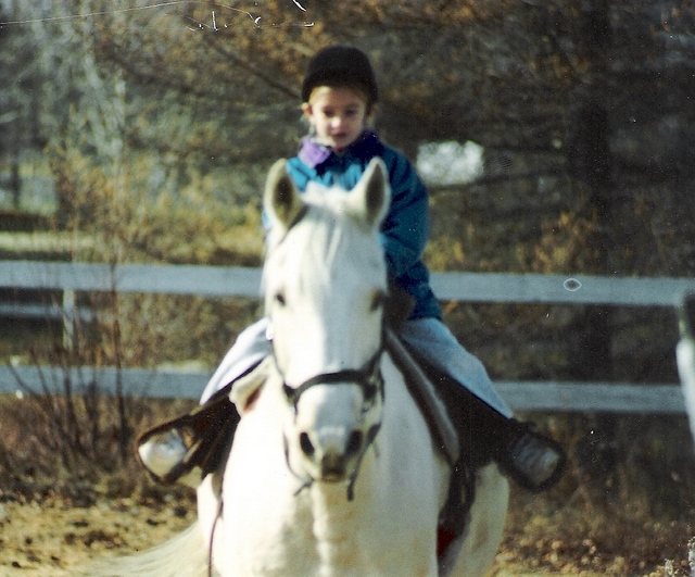 Moi a 5ans .. dans mes 5 premieres monte  :-)  Avec le beau tarric (Une chance qu'il mesurait a peine 14mains ) lol 