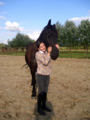  :-> Félicitation !! Moi aussi je vien d'avoir un cheval   (L)  ! J'éspére que vous aller passer de beau moment ensemble ^^ 
Ps: donne lui beaucoup de carotte...